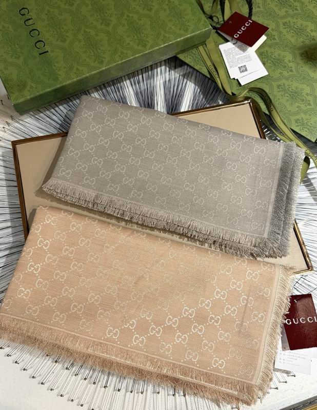 Gucci scarf 140X140cm E082534